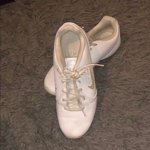 Cheerleading shoes